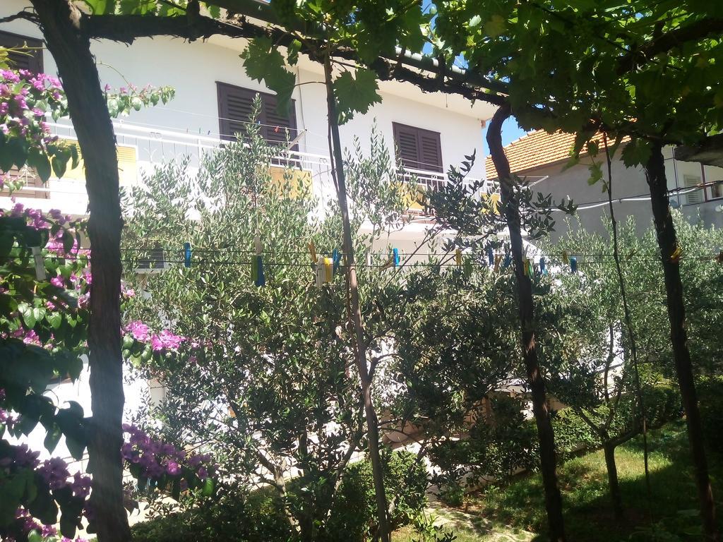 Bond With Private Parking Apartment Zadar Exterior photo