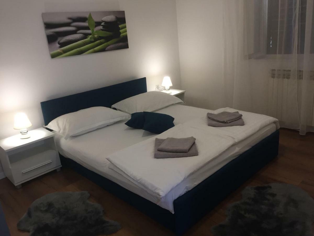 Bond With Private Parking Apartment Zadar Exterior photo