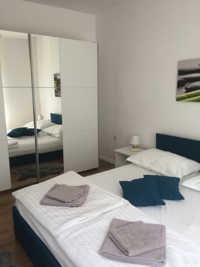 Bond With Private Parking Apartment Zadar Exterior photo
