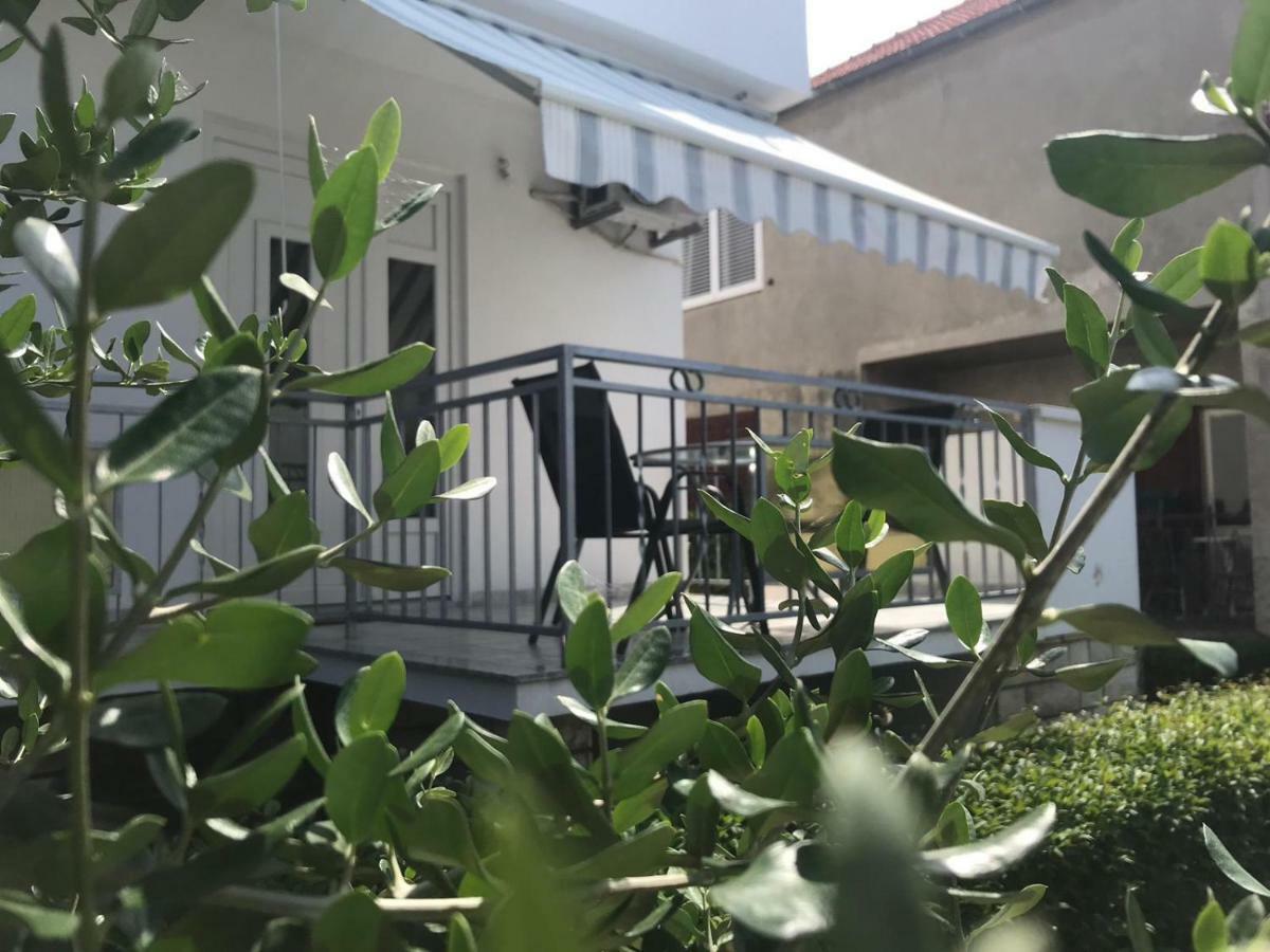Bond With Private Parking Apartment Zadar Exterior photo